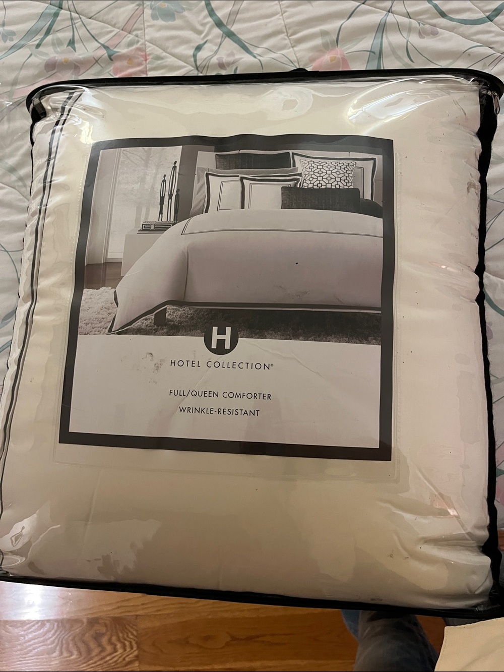 Hotel Collection Cream Full/Queen Comforter with Black Piping